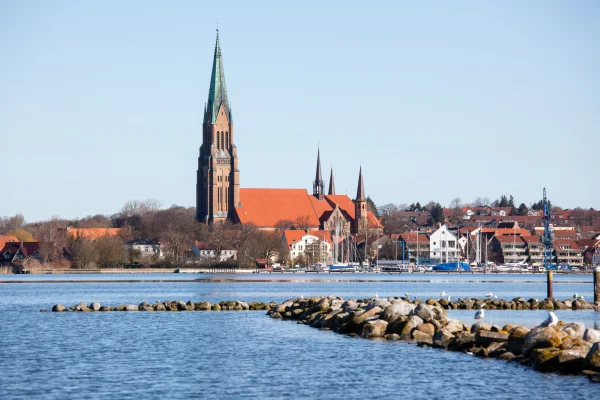 Bild von Schleswig mit Blick auf die Schlei und den Dom