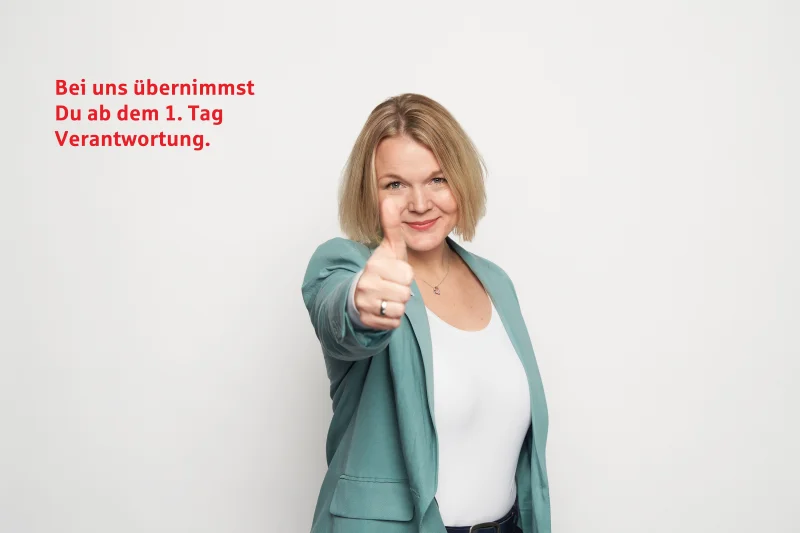 Frau mit Daumen hoch